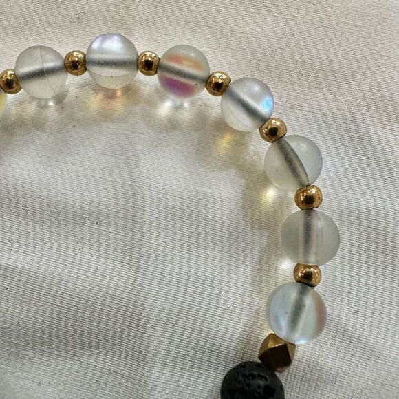 Black lava clear beaded adjustable bracelet - Picture 5 of 7